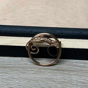 Vintage Signed AMCO 14K Gold Filled Filigree Leaf Circle Brooch Pin w/onyx stone